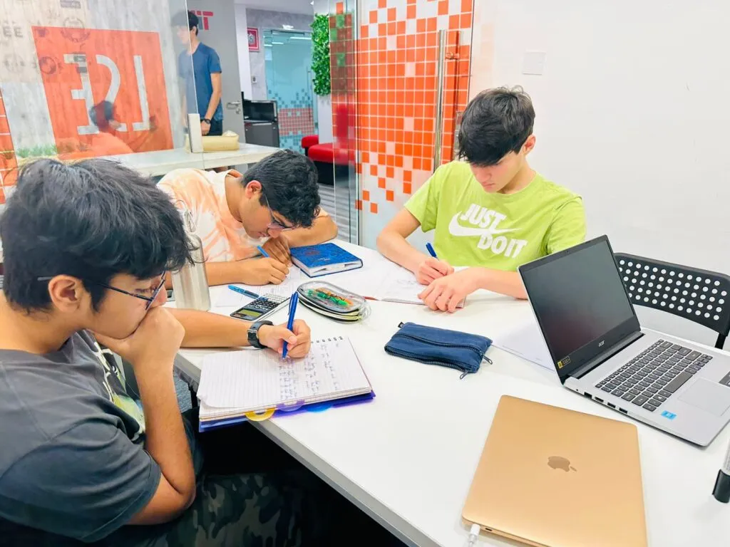 Private Tutor Dubai for Expert Physics Tutoring Success